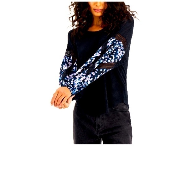 Fever Bell Sleeve Top FEVER
Woven Sleeve Waffle Top size XS - Picture 2 of 5